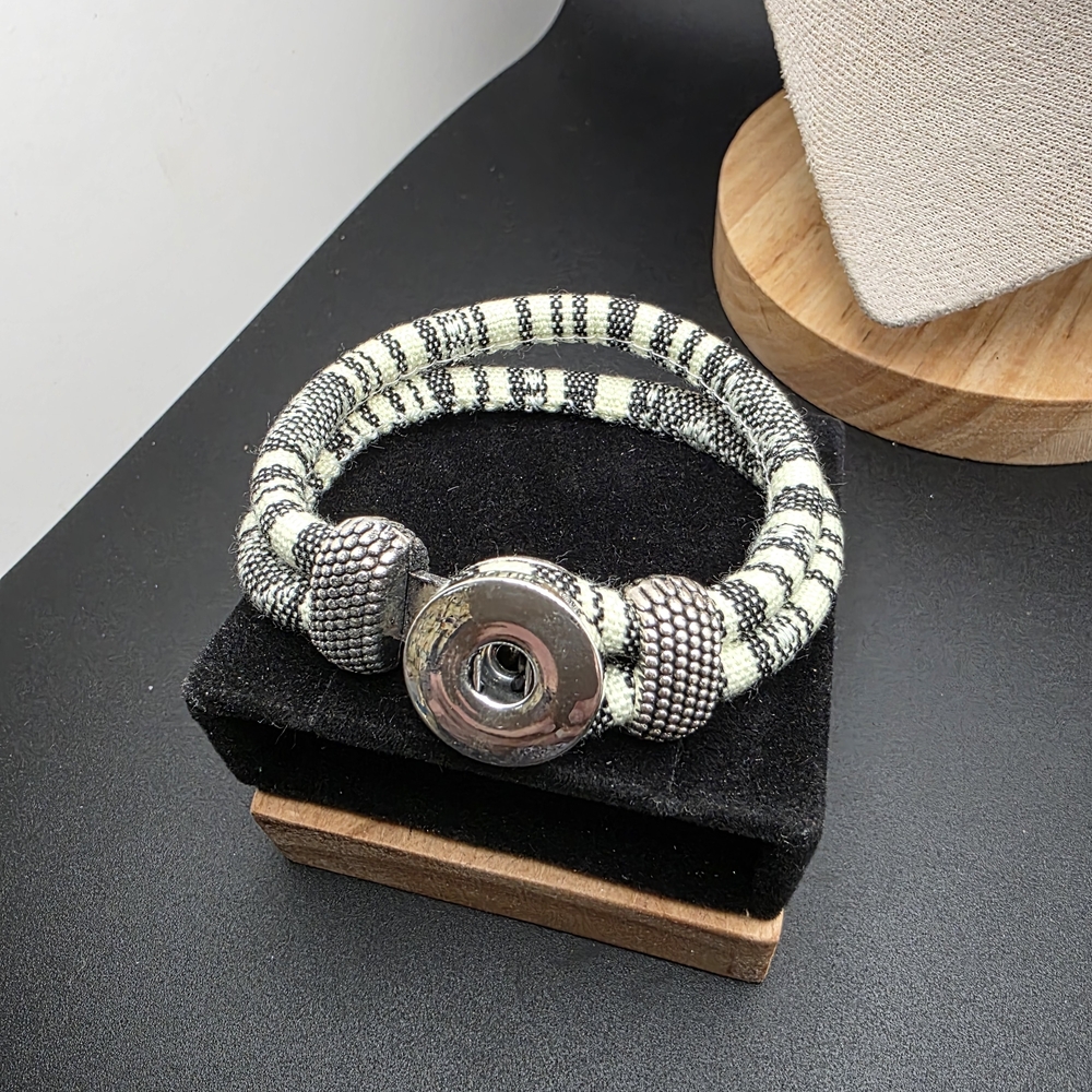 SNAP Bracelet Black and Cream Women's  (1933J)